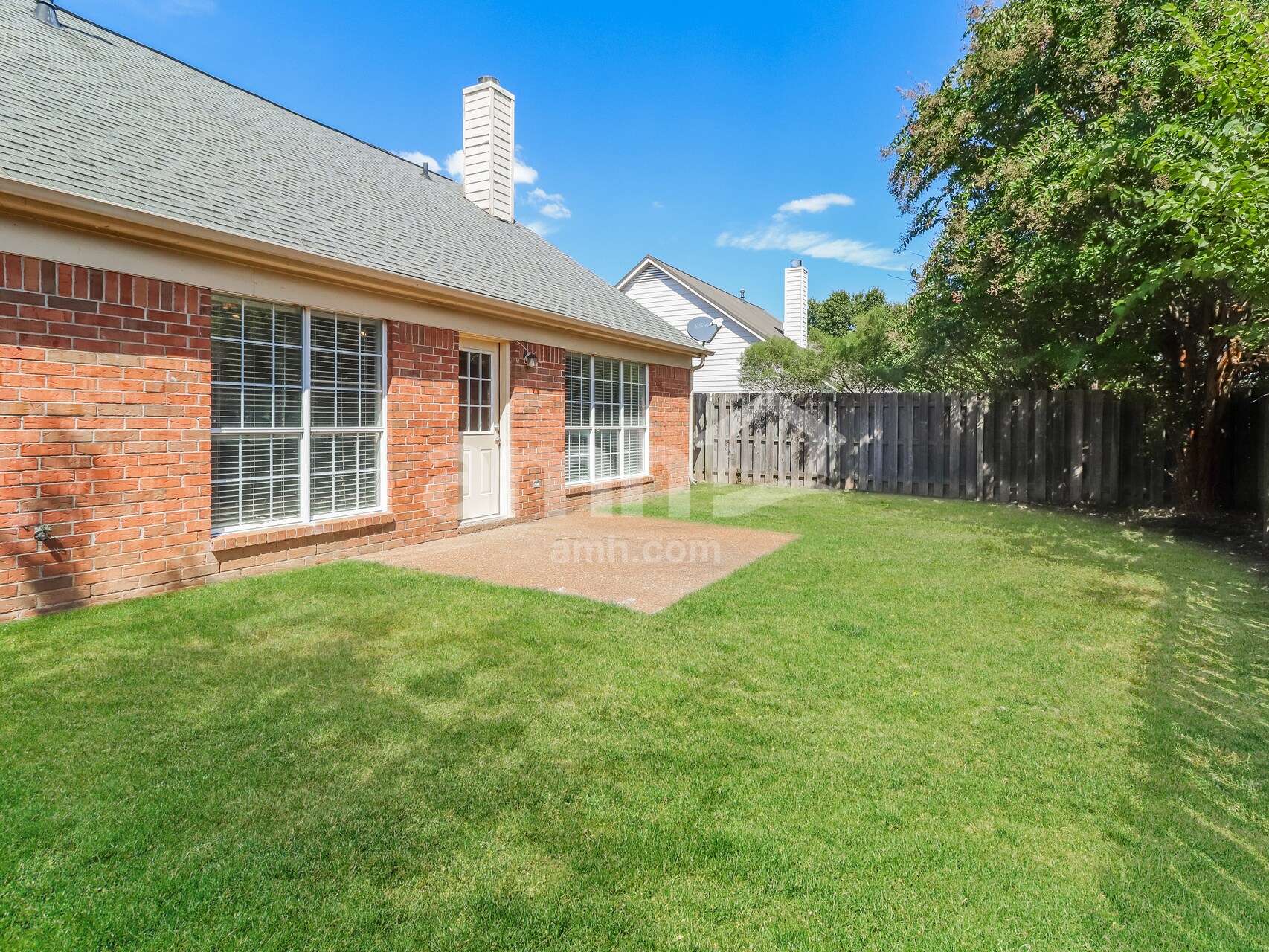 Building Photo - 9997 Woodland Grove Dr