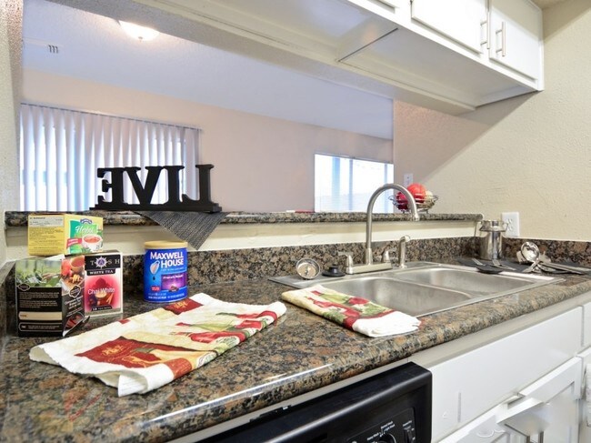 Building Photo - 315 Belmont St