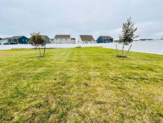 Building Photo - Beautiful Home in Moyock Subdivision - Min...