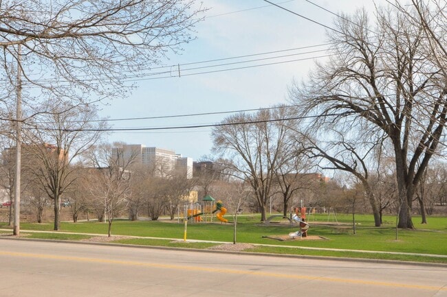 Building Photo - Spacious ranch style home in amazing Lowertown location!