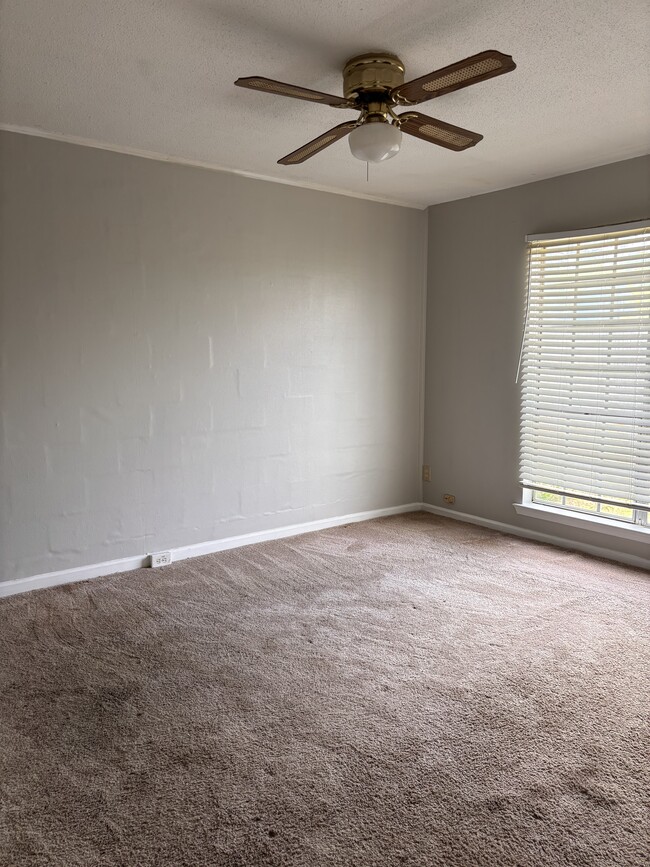 Building Photo - 3438 Malabar Rd