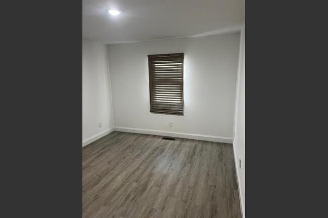 Building Photo - 601 Rizek Dr