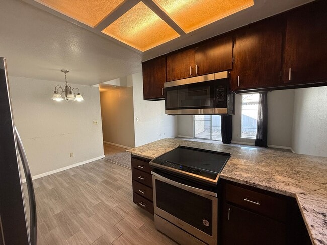 Building Photo - Temescal &amp; Moonstar Duplex