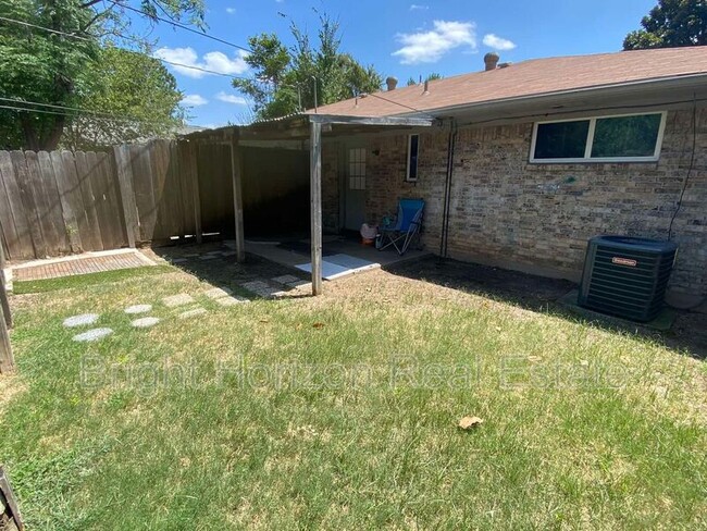 Building Photo - 1017 Mullins St