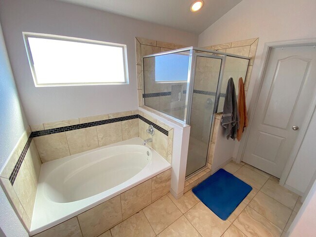 Building Photo - Northeast El Paso/Sandstone Ranch Estates 4 Bed Refrig A/C in Cul De Sac!