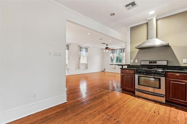 Building Photo - 5417 S Tonti St