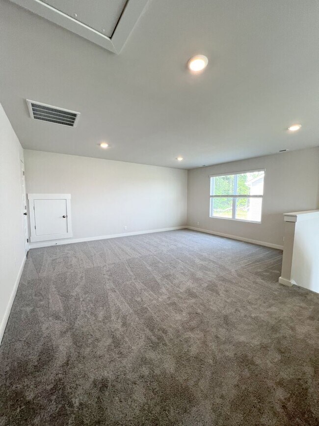 Building Photo - 1173 Ross Farms Blvd