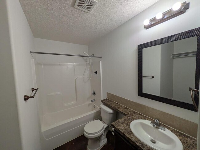 Building Photo - 1332 N Curtis Ct