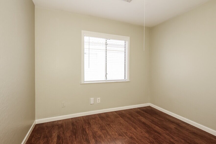 Building Photo - 12417 W Larkspur Rd