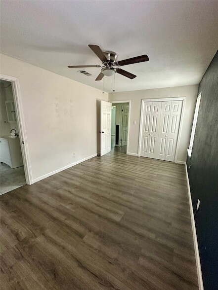 Building Photo - 6524 Blue Grass Dr