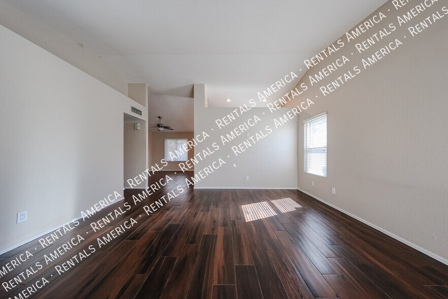 Building Photo - 4583 W Elgin St