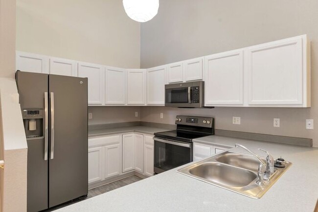 Building Photo - 1BR w/ Attached Garage & Balcony near Downtown Littleton