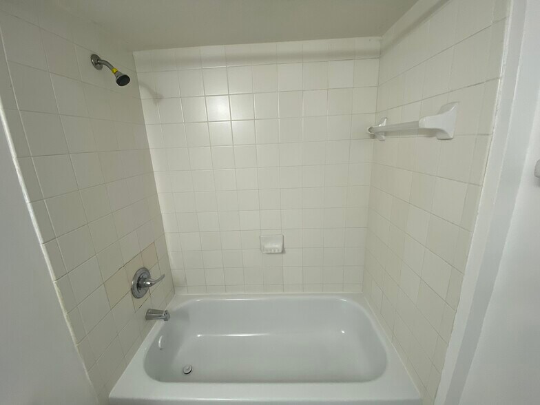 Building Photo - 2910 SE 13th Ave