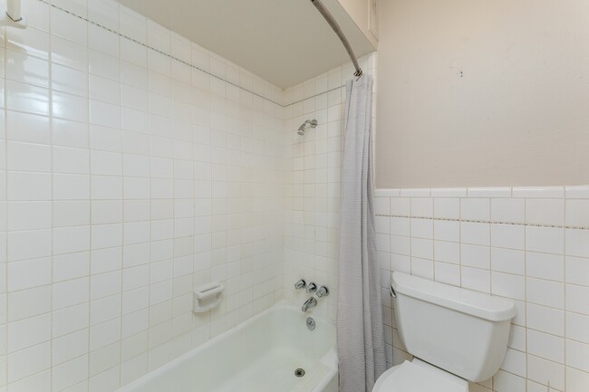 Building Photo - 3809 N Braeswood Blvd