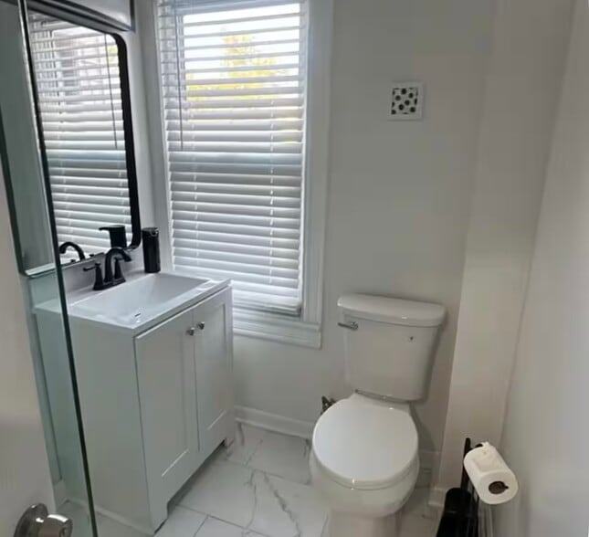 Building Photo - 229 Conover St