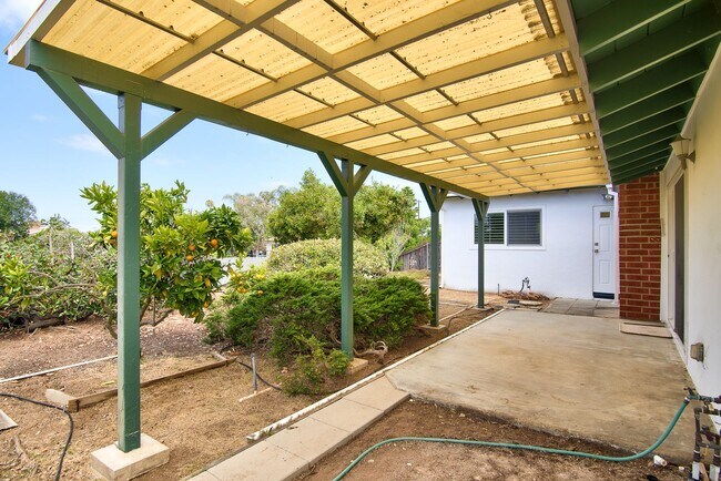 Building Photo - Spacious 4-bedroom, 2-bathroom home in coveted University City