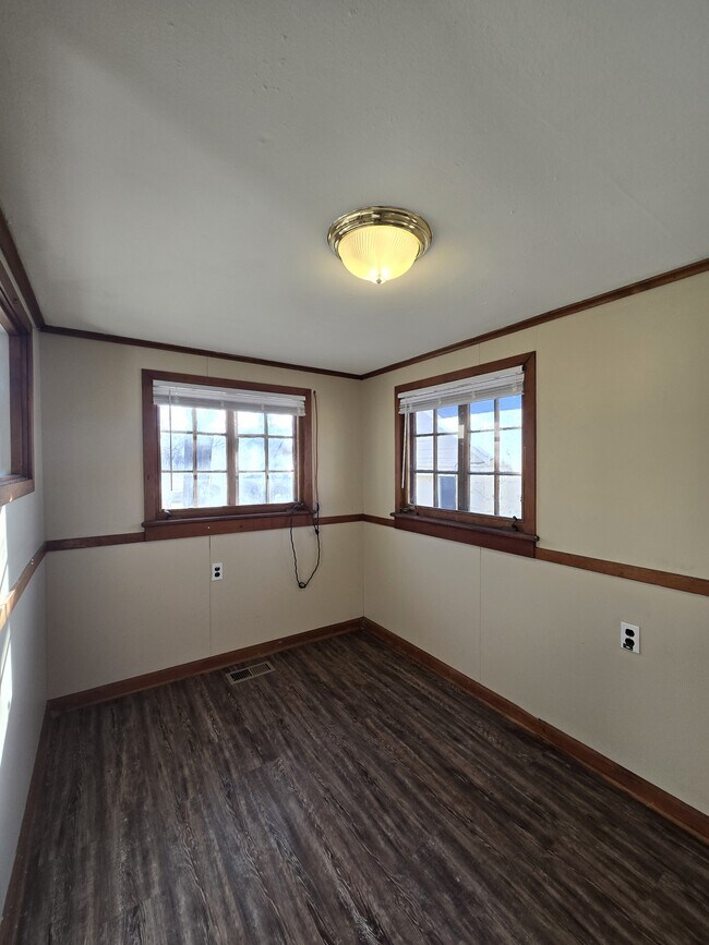 Building Photo - 517 S Vine St