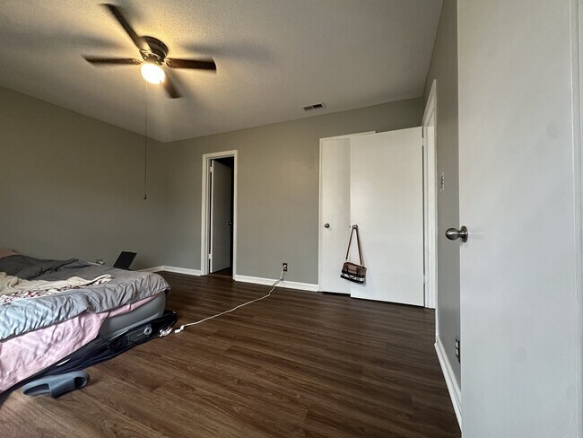 Building Photo - 361 Dupuis Dr