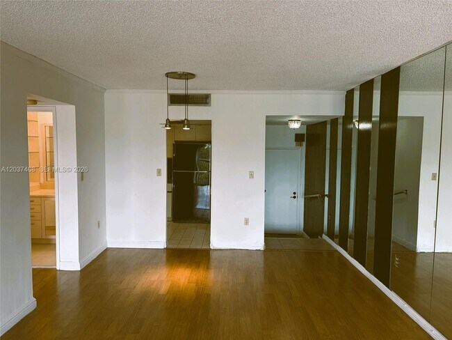 Building Photo - 8775 Park Blvd
