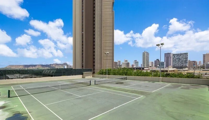 Building Photo - 2499 Kapiolani Blvd