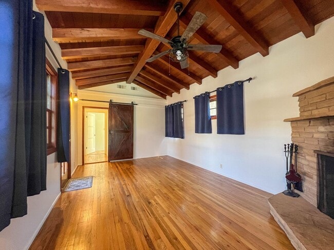 Building Photo - Spacious 3BR Home with Bonus Room in Magno...