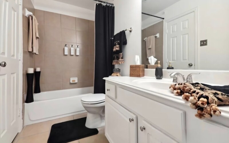 Building Photo - 2446 Chesterfield Rd