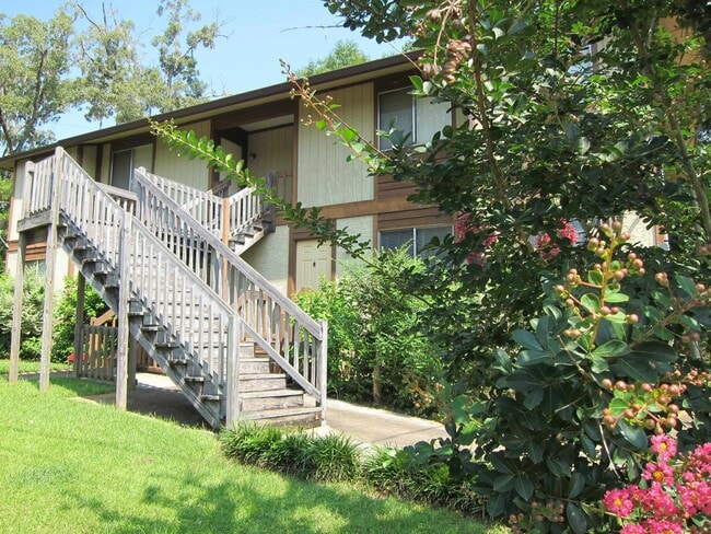 Primary Photo - 740 Pointe Ct