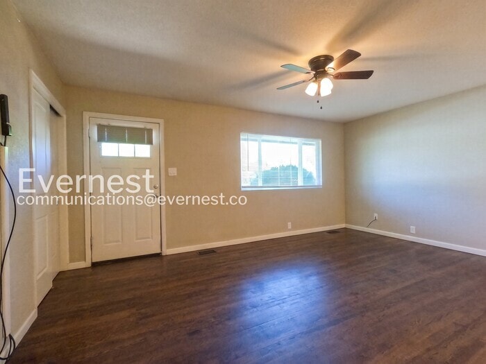 Building Photo - 226 Columbine Ct