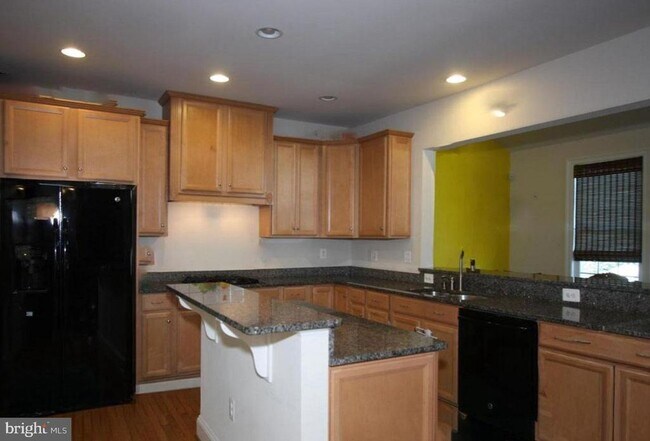 Building Photo - 612 Samantha Ct