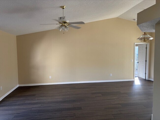 Building Photo - Pool Home in 7-Hills