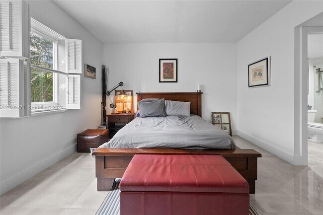 Building Photo - 100 Edgewater Dr