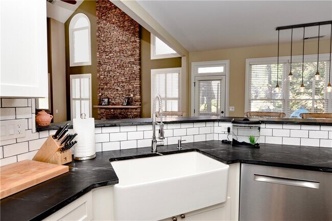 Building Photo - 265 Windsor Gate Cove NE