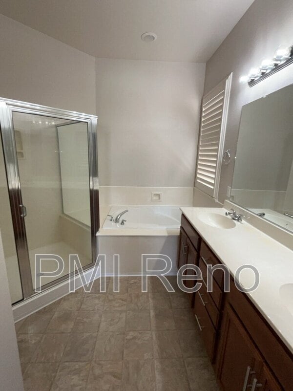 Building Photo - 10719 Grayslake Dr