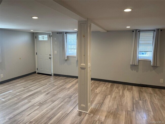 Building Photo - 10 Hillside Terrace