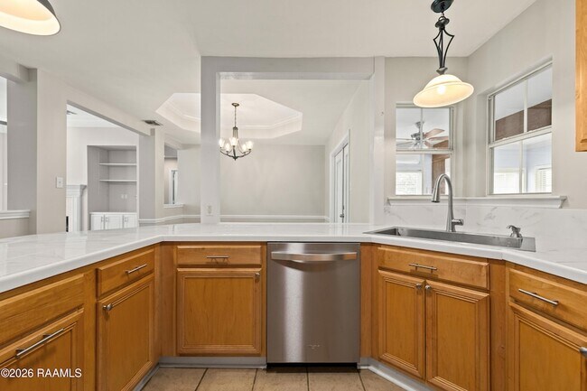 Building Photo - 412 Crest Cir