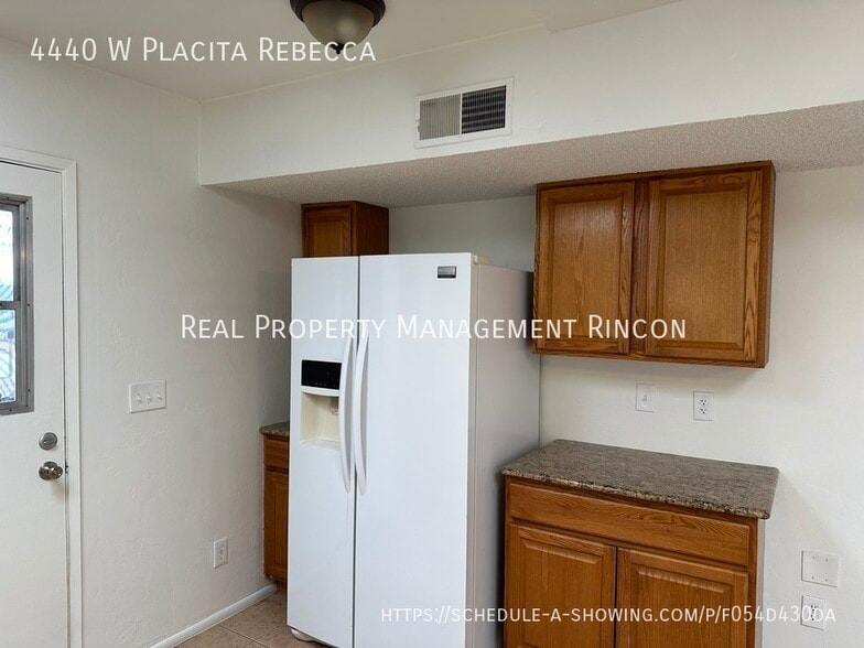 Building Photo - 4440 W Placita Rebecca