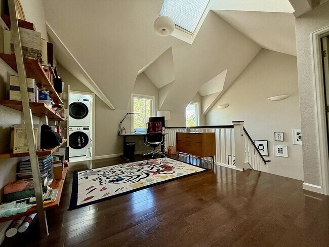 Building Photo - Furnished or Unfurnished: Updated 4 Bed 3....