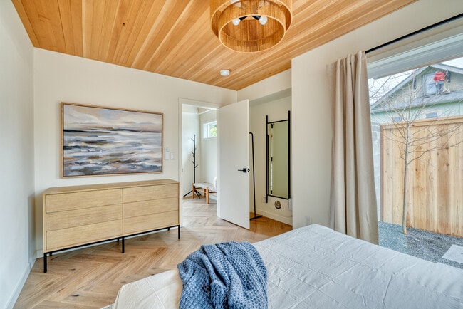 Building Photo - 5012 NE 26th Ave