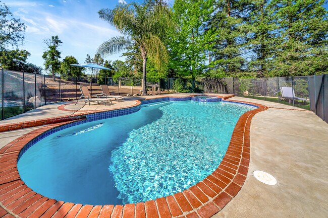 Building Photo - 30428 Penrod Dr