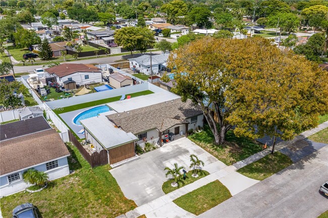 Building Photo - 7051 Tyler St