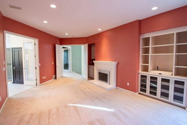 Building Photo - 4bd/4ba Bellevue Home