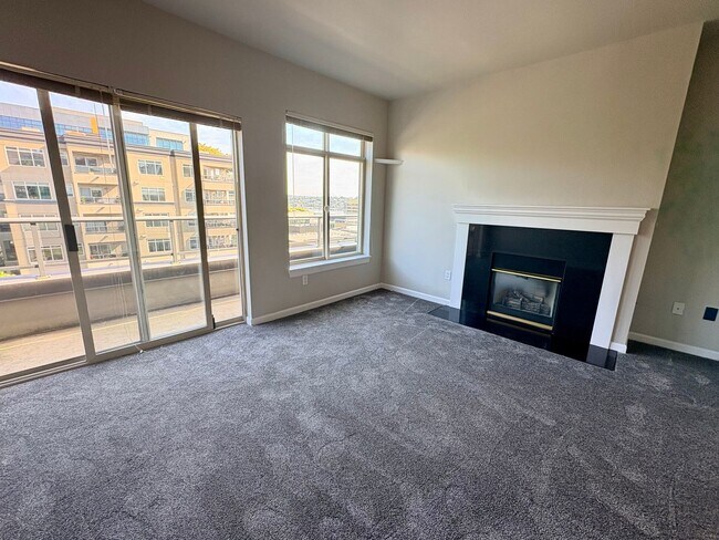 Building Photo - Top-Floor Corner 2BR with Lake Union Views + Garage Parking Included!