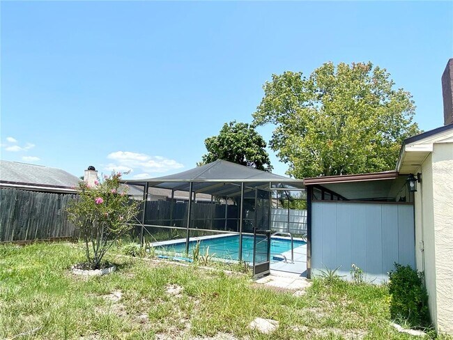 Building Photo - 8433 Somerset Dr