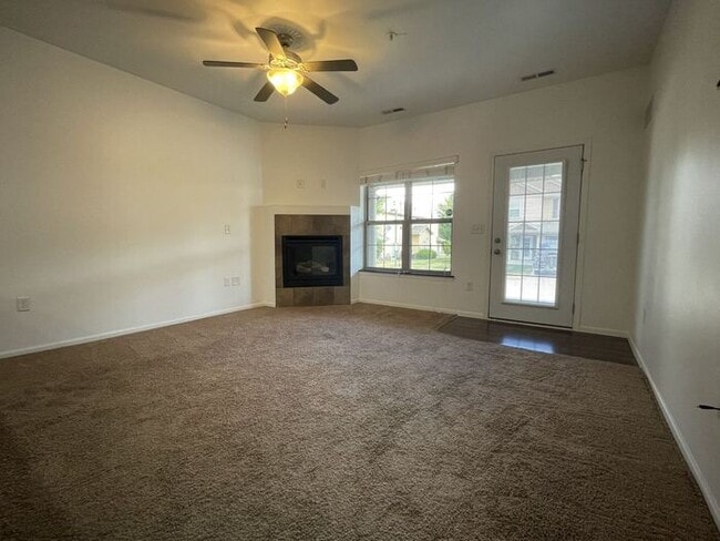 Building Photo - $2,100 | 3 Bedroom, 2.5 Bathroom Town Home | Pets Allowed | Available for August 1st Move-In!