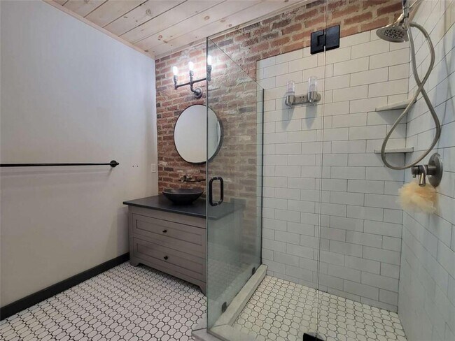 Building Photo - 550 E Main St