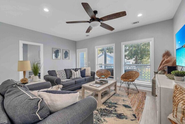 Building Photo - 61 Sunfish St