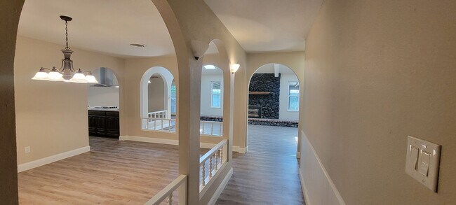Building Photo - LARGE HOME IN NORTHEAST CLOVIS