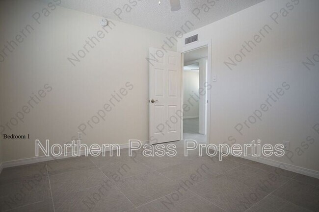 Building Photo - 4573 Bobolink Way