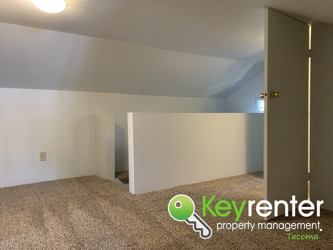 Building Photo - Charming Tacoma Craftsman House!