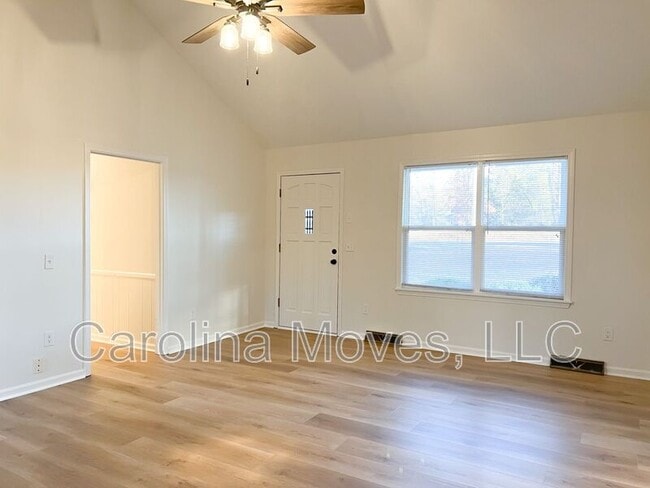 Building Photo - 2304 Saluda Dam Rd
